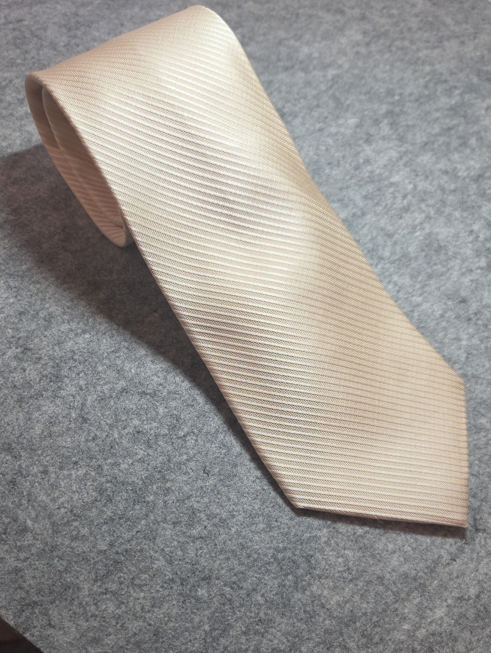 Nicole Miller Men's Light Champagne Textured Striped 100% Silk Tie 4x57.5"